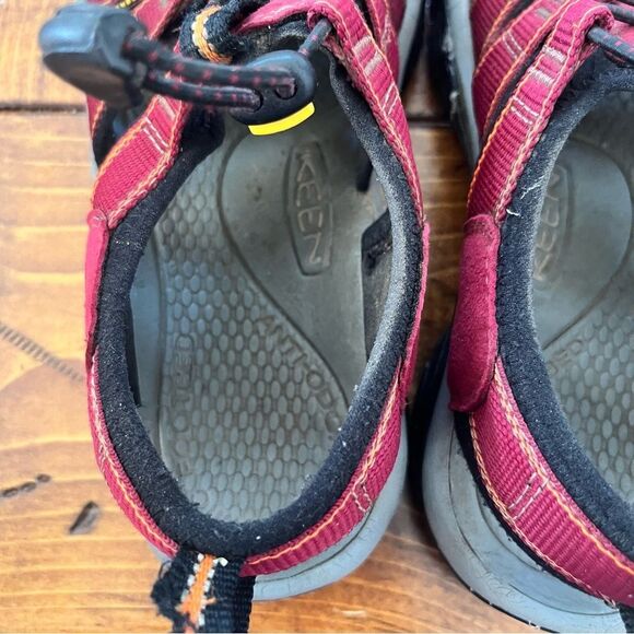 Keen Newport H2 Red Canvas Waterproof Leather Rugged‎ Water Bungee Cord Sandals - Picture 10 of 11